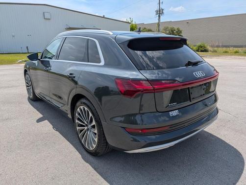 2019 Audi e-tron Prestige