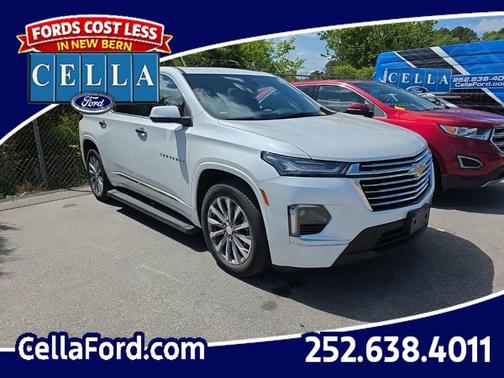 Iridescent Pearl Tricoat 2023 Chevrolet Traverse Premier