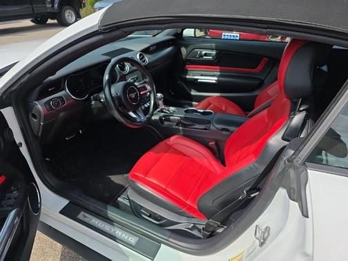 Oxford White 2021 Ford Mustang GT Premium