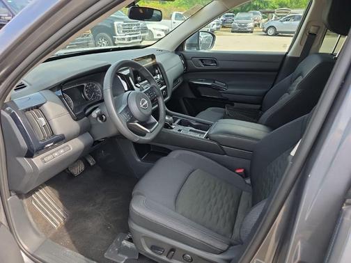 Gun Metallic 2025 Nissan Pathfinder SV