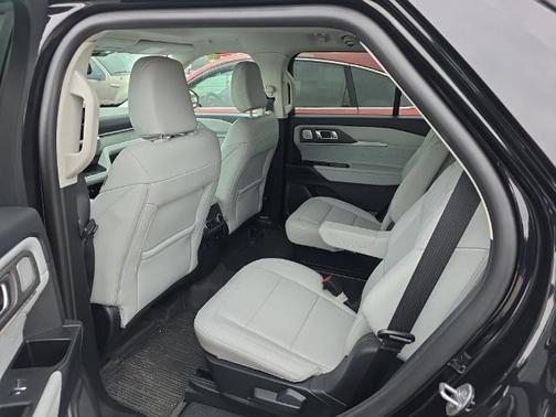 AGATE BLACK METALLIC 2025 Ford Explorer PLATINUM