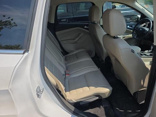White Platinum Clearcoat Metallic 2017 Ford Escape Titanium