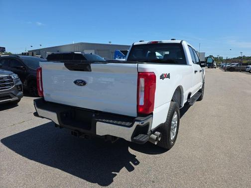 Oxford White 2024 Ford F-250 XLT