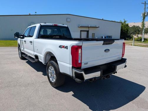 Oxford White 2024 Ford F-250 XLT