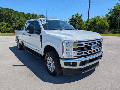 Oxford White 2024 Ford F-250 XLT