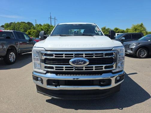 Oxford White 2024 Ford F-250 XLT