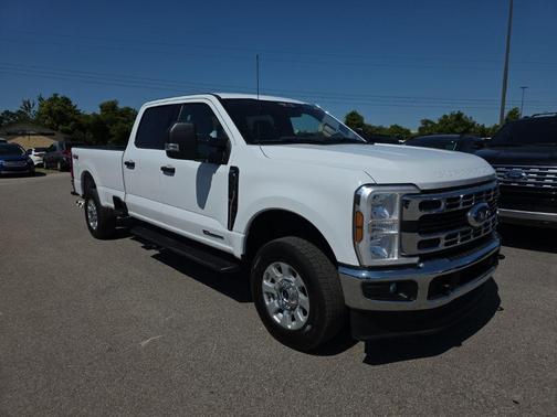 Oxford White 2024 Ford F-250 XLT