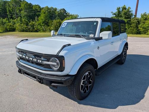 Oxford White 2024 Ford Bronco Outer Banks