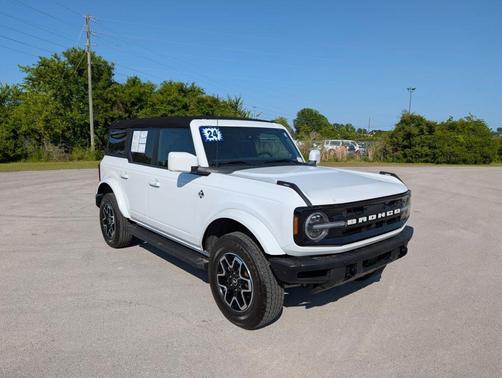 Oxford White 2024 Ford Bronco Outer Banks
