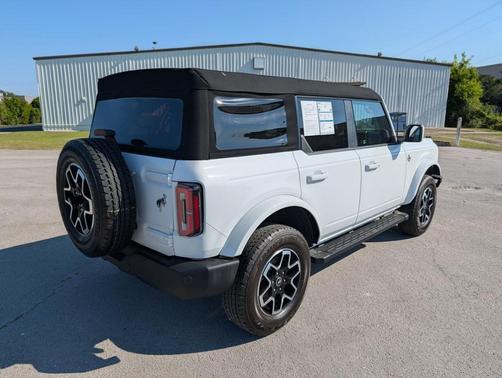 Oxford White 2024 Ford Bronco Outer Banks