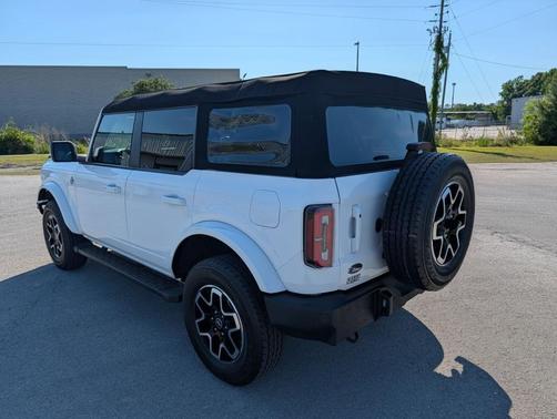 Oxford White 2024 Ford Bronco Outer Banks