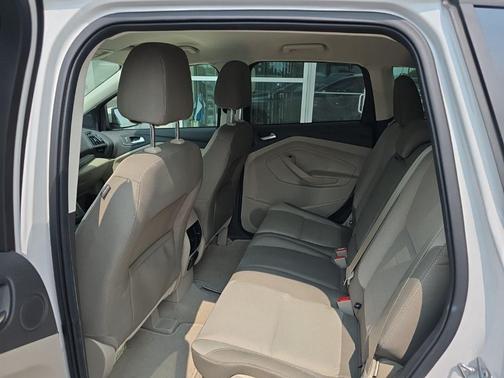 White Platinum Tri-Coat Metallic 2015 Ford Escape SE