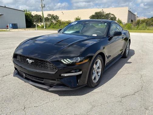 2022 Ford Mustang EcoBoost