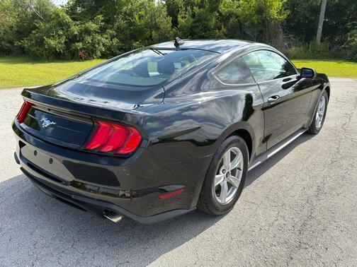 2022 Ford Mustang EcoBoost