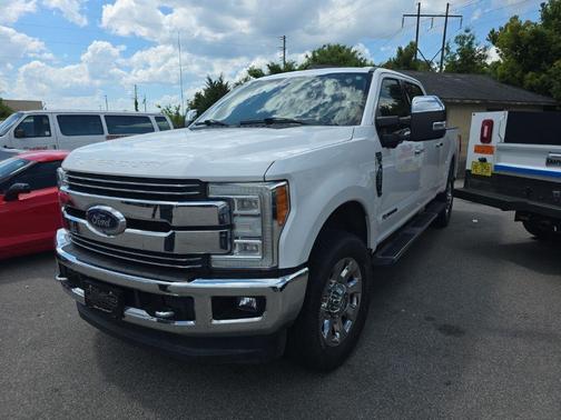 White Platinum Tri-Coat Metallic 2017 Ford F-250 Lariat