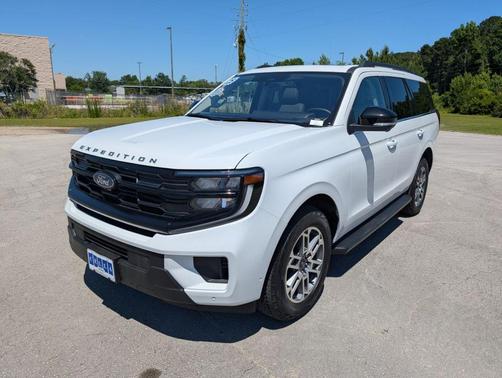 Oxford White 2025 Ford Expedition Active