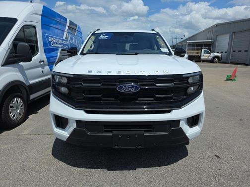 Oxford White 2025 Ford Expedition Active