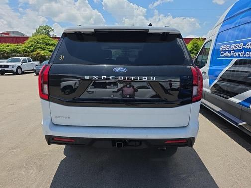 Oxford White 2025 Ford Expedition Active