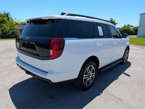 Oxford White 2025 Ford Expedition Active
