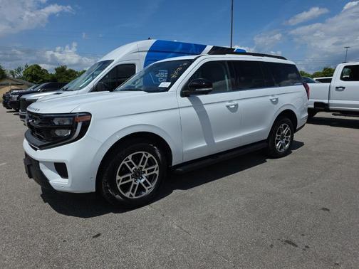 Oxford White 2025 Ford Expedition Active