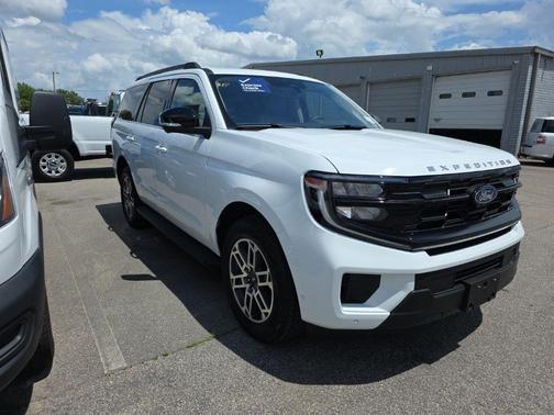 Oxford White 2025 Ford Expedition Active