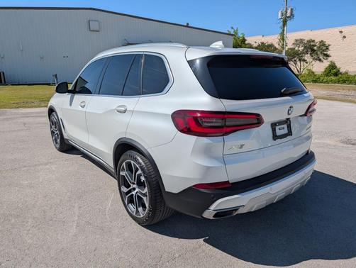 Mineral White Metallic 2021 BMW X5 xDrive40i