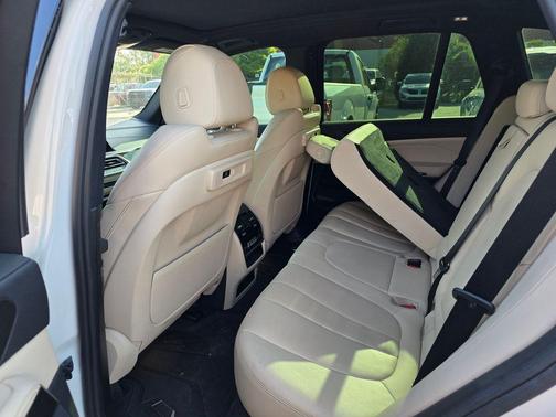 Mineral White Metallic 2021 BMW X5 xDrive40i