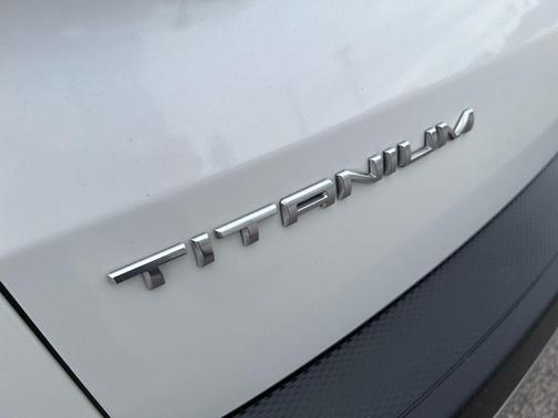 Star White 2022 Ford Escape Titanium