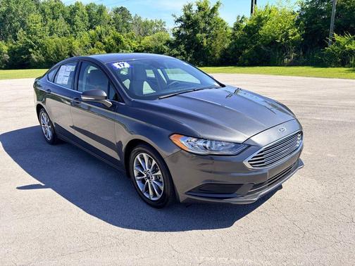Magnetic 2017 Ford Fusion SE