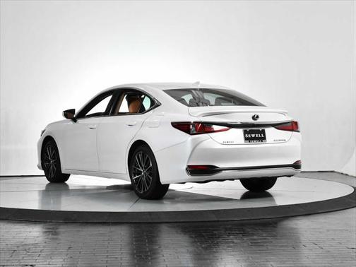2023 Lexus ES 300h Base