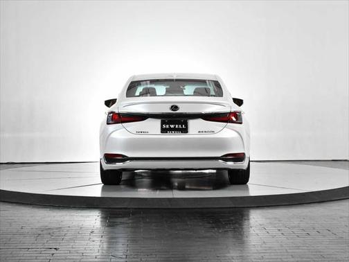 2023 Lexus ES 300h Base