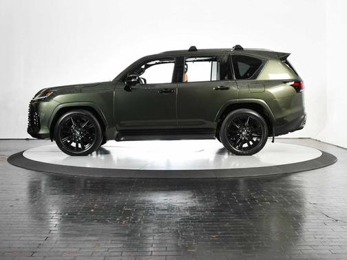 2025 Lexus LX 700h Luxury