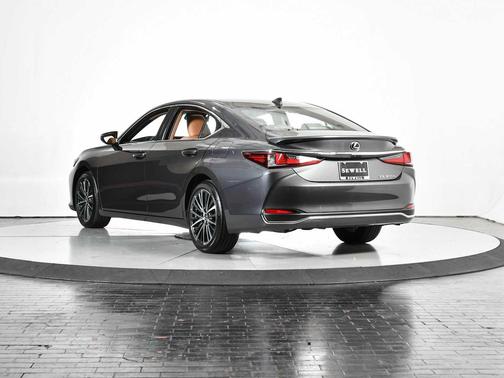 2025 Lexus ES 300h Base