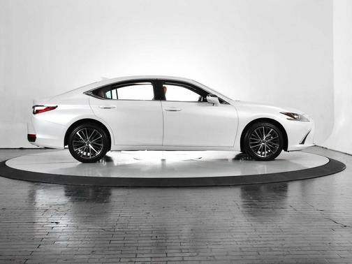 2024 Lexus ES 250 Base