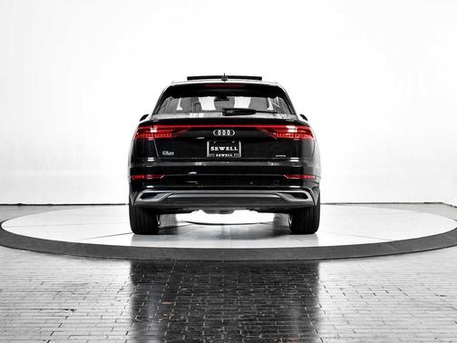 2022 Audi Q8 55 Premium Plus