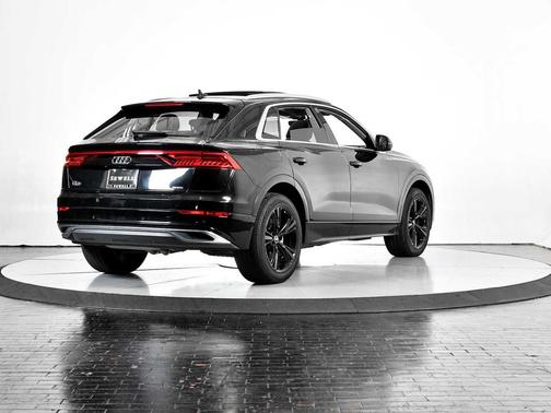 2022 Audi Q8 55 Premium Plus