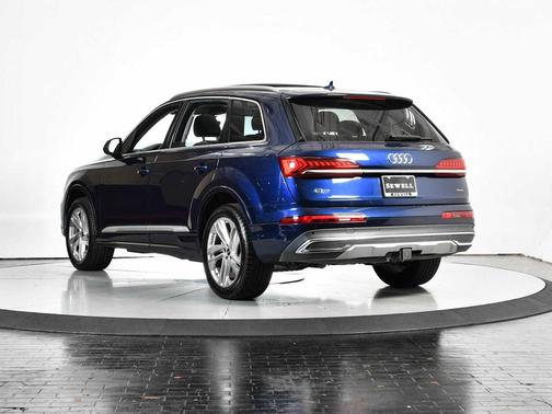2023 Audi Q7 45 Premium