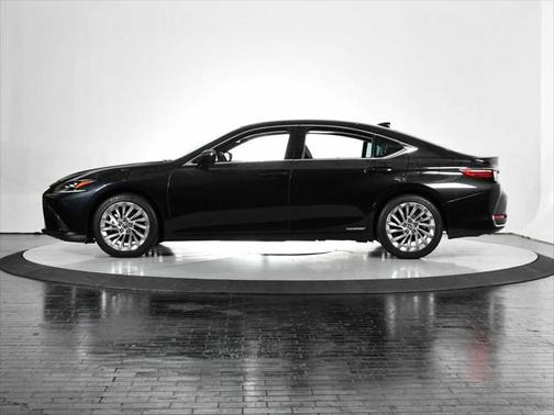 2022 Lexus ES 300h Ultra Luxury