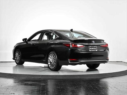 2022 Lexus ES 300h Ultra Luxury