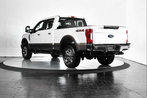 White Platinum Metallic Tri-Coat/Caribou 2017 Ford F-250 Lariat
