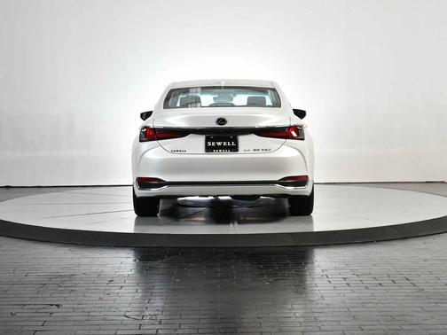 2024 Lexus ES 250 Base