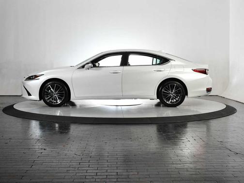 2024 Lexus ES 250 Base