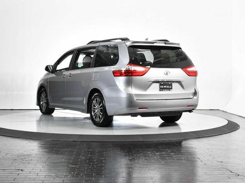 2018 Toyota Sienna XLE