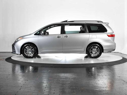 2018 Toyota Sienna XLE