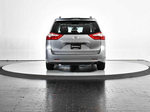 2018 Toyota Sienna XLE