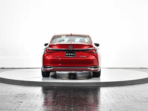 2022 Lexus ES 300h Ultra Luxury