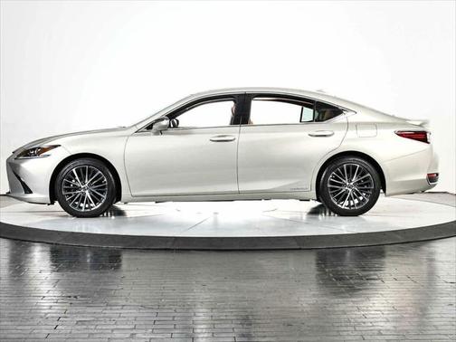2022 Lexus ES 300h Base