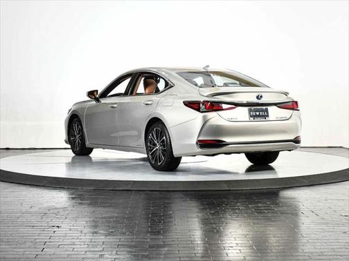 2022 Lexus ES 300h Base