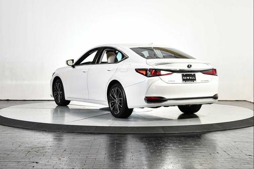 2024 Lexus ES 300h Base