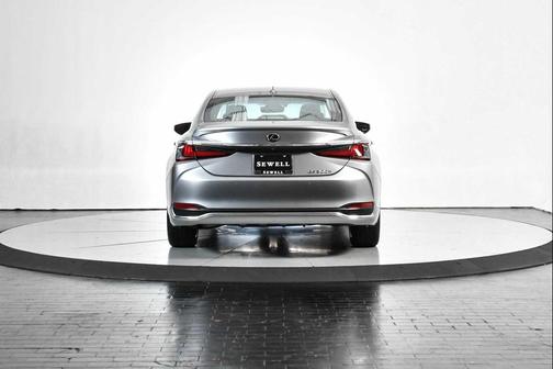 2024 Lexus ES 300h Base